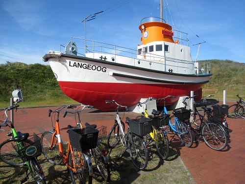 Langeooger Fortbildungswochen. Boot mit Aufschrift LANGEOOG. Quelle: Klaus Kremer